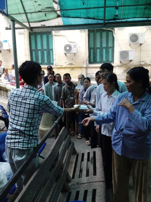 Cơm miễn phí đây… - ảnh 1